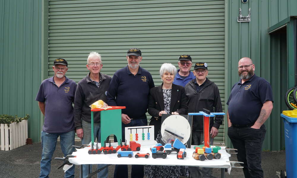 Mayor Lynette Martin with Mount Gambier Men’s Shed members Gary Austin (left), Jim Grant, toy manager Peter Heness, Mayor Lynette Martin, Men’s Shed vice president Grant Sullivan, George Renzi and Men’s Shed secretary Mark Payne. The Men’s Shed will donate 130 wooden toys to the appeal this year.