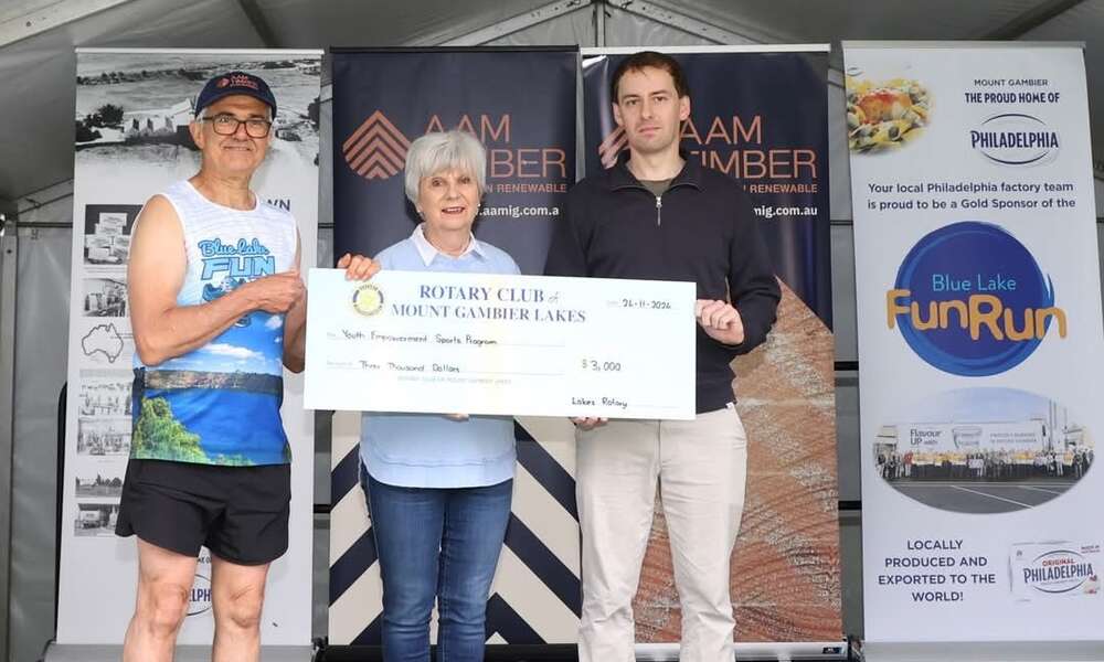 Blue Lake Fun Run Committee chair Mark Praolini presented the donation from Rotary Club of Mount Gambier Lakes to Mayor Lynette Martin and Cr Josh Lynagh at the 2024 Blue Lake Fun Run on Sunday 24 November 2024.