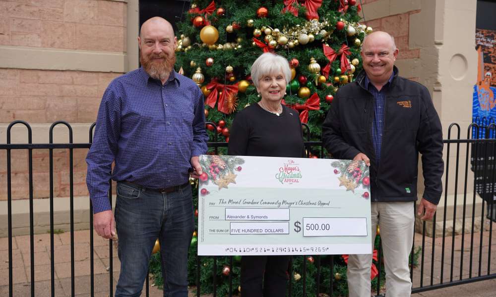 Alexander and Symonds Manager - Mount Gambier office Mark Robinson and Senior CAD drafter Lynton Menzel presented Mayor Martin with a donation of $500 for the Mount Gambier Community Mayor’s Christmas Appeal.