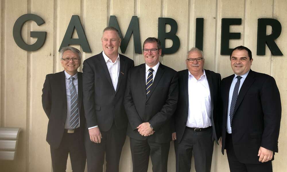 City of Mount Gambier Mayor Andrew Lee (left), Member for Mount Gambier Troy Bell, Federal Minister for Regional Development, Territories and Local Government Hon Dr John McVeigh, District Council of Grant Mayor Richard Sage and Federal Member for Barker Tony Pasin.